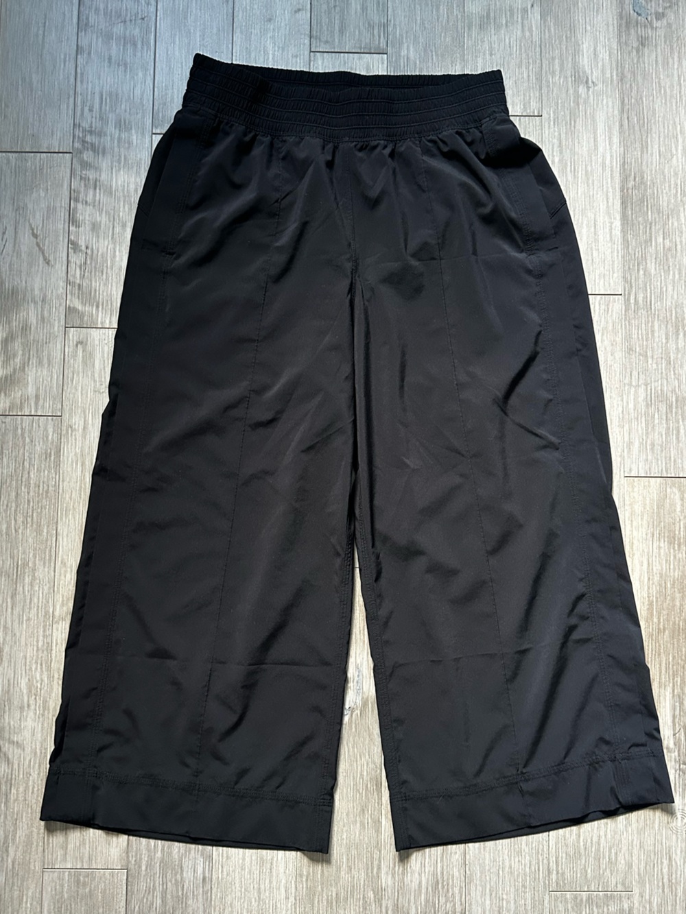 Lululemon Athletica Black Wide Leg Cropped Pants Size 6